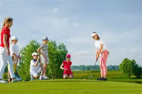  女子高尔夫首轮本土名将领跑 