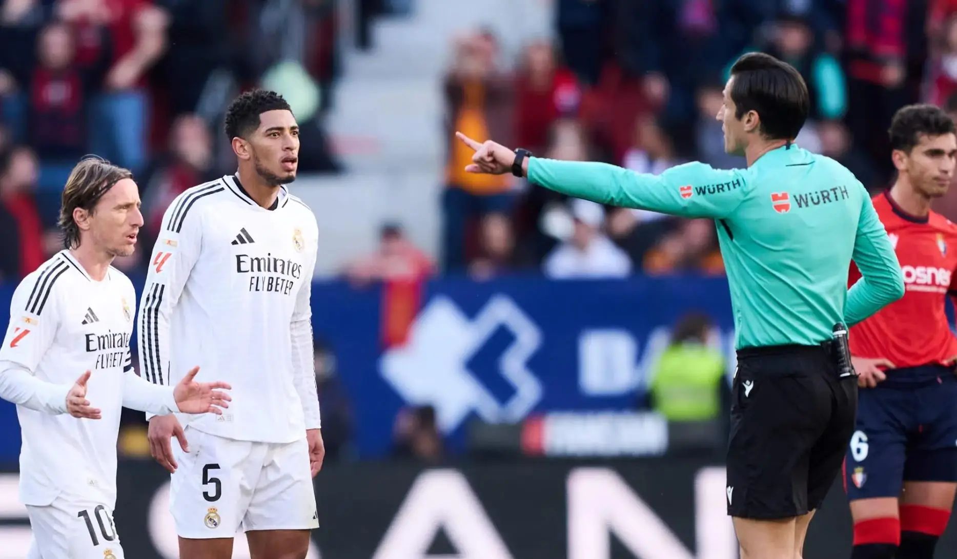 开云入口 -里程碑夜！夏洛特黄蜂更衣室发声，意大利杯转会期刷纪录，值得警惕，更衣室氛围转暖的简单介绍