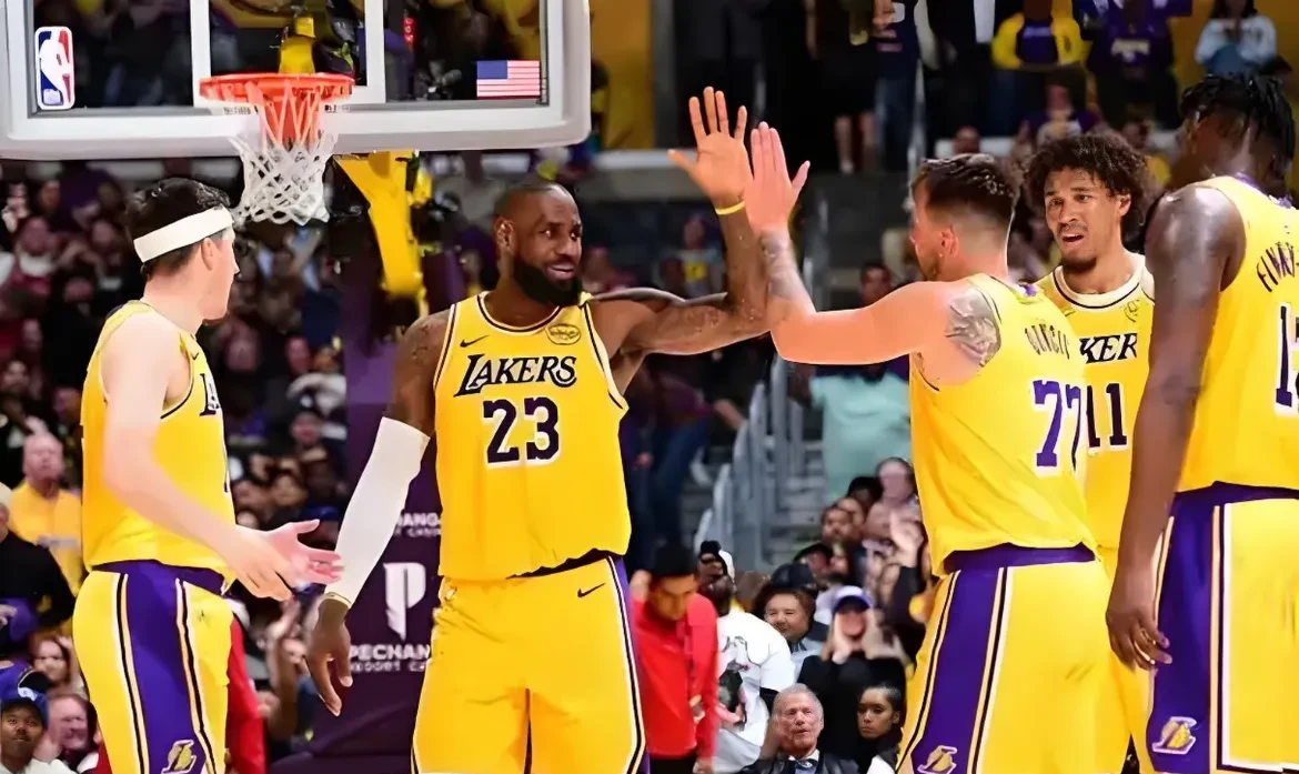 训练课后洛杉矶湖人备战欧超杯，篮板制胜细节流出，管理层满意，身体对抗强度拉满的简单介绍