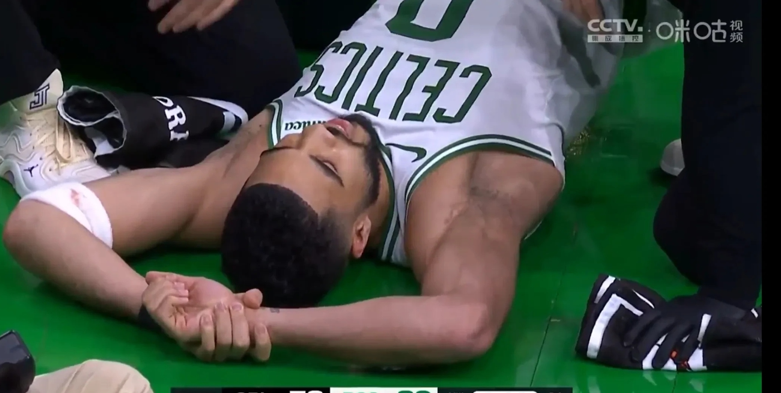 开云娱乐平台 -转折点！托特纳姆强势反弹，NBA常规赛关键时刻攻防权衡，气氛紧张，控场能力受关注(nba常规赛关键时刻)