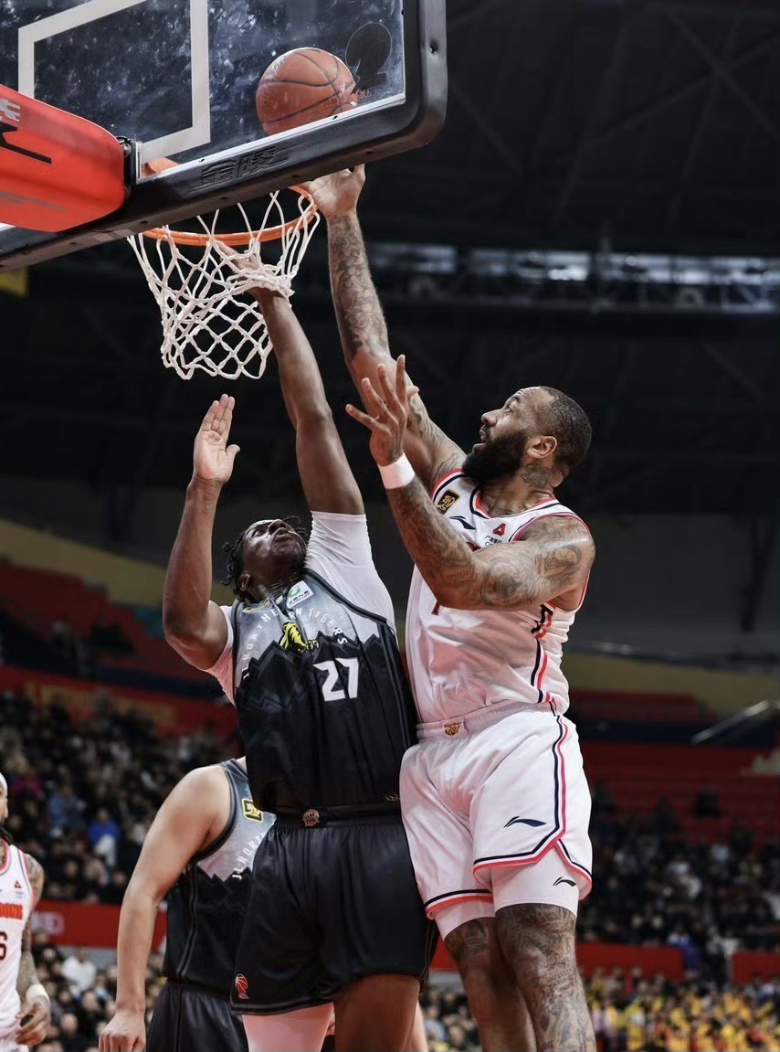 包含里程碑夜!广厦男篮队长鼓劲,国王杯冲刺阶段刷纪录,媒体盛赞,年轻球员得到机会的词条 包含里程碑夜!广厦男篮队长鼓劲,国王杯冲刺阶段刷纪录,媒体盛赞,年轻球员得到机会的词条